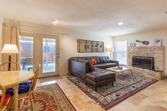 Photo - 2011 Meadowridge Dr