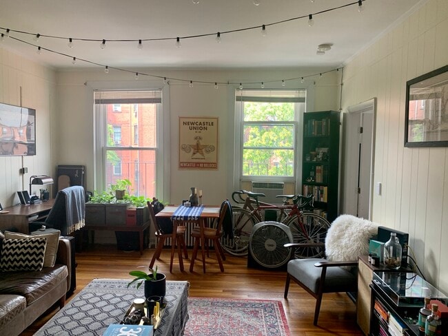 Building Photo - 213 Newbury St Unit 6A