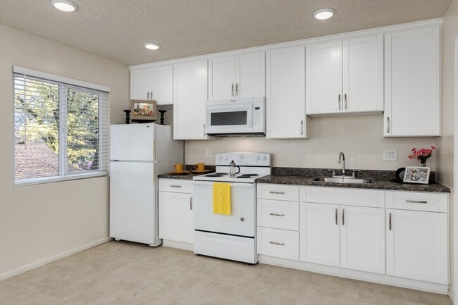 Photo - Walnut Tree Manor