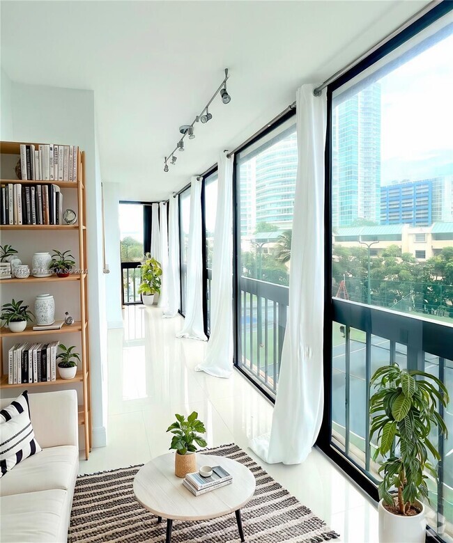 Building Photo - 2333 Brickell Ave Unit 305 Rental