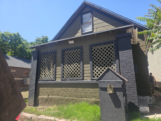Building Photo - 640 E Northern Ave Rental