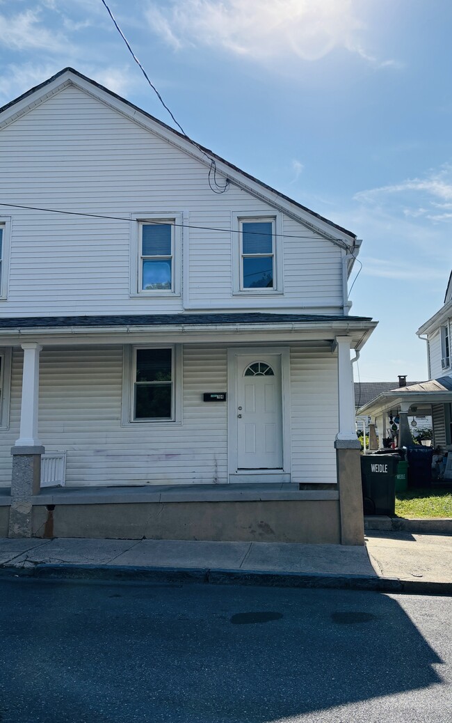 Photo - 704 Locust St Townhome