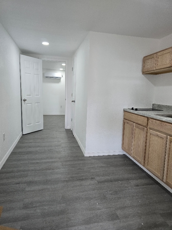Building Photo - 3212 E Henry Ave Rental