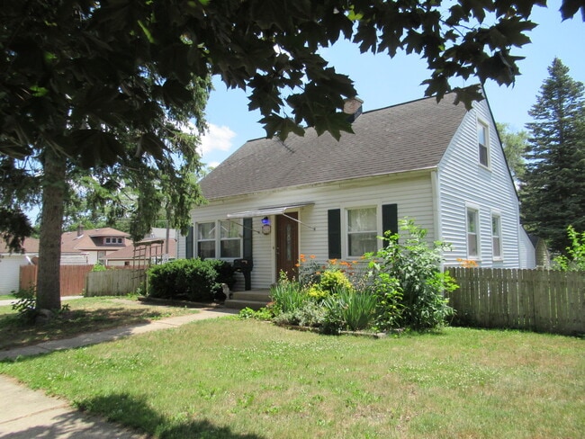 Building Photo - 659 Bent St Rental