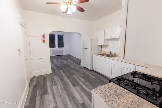 Photo - 110 Rector St Unit 1