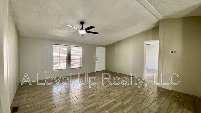 Photo - 307 W Lee St