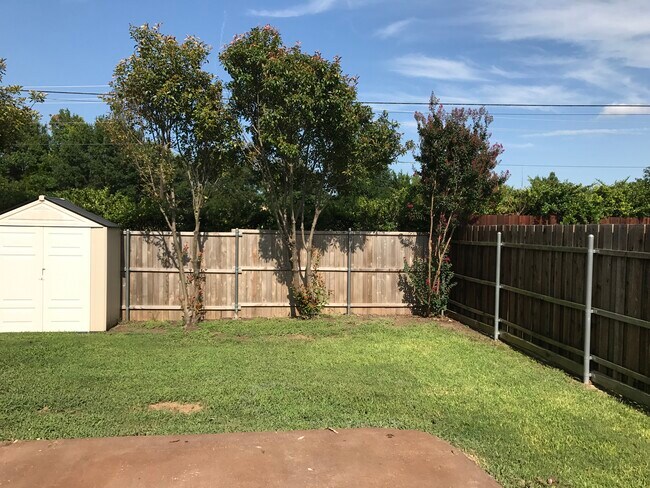 Photo - 903 Redbud Dr