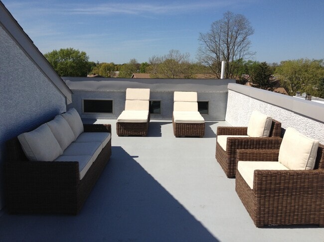 Photo - 240 Lauriston St