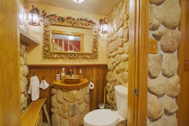 Photo - FURNISHED Private 3 Bed Winter *Seasonal Rental* - 6 month term available 11/1/26 - $3290/mo
