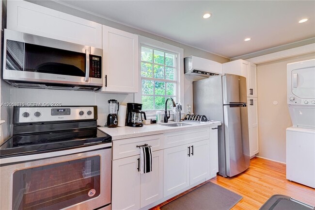Building Photo - 227 SW 30th Ave Unit B