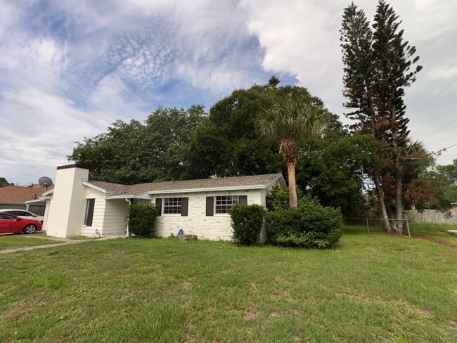 Building Photo - 1719 Exeter Dr