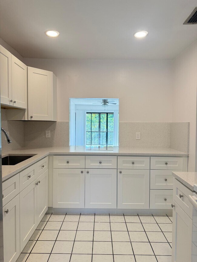 Photo - 5987 Forest Hill Blvd Unit 203