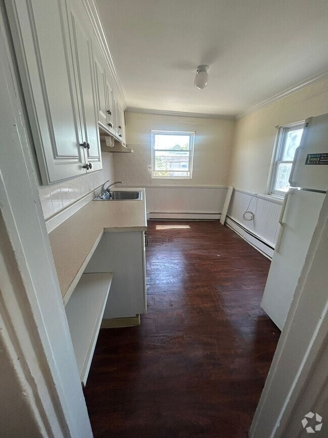 Building Photo - 61 Van Zant St Unit 2nd FL Rental