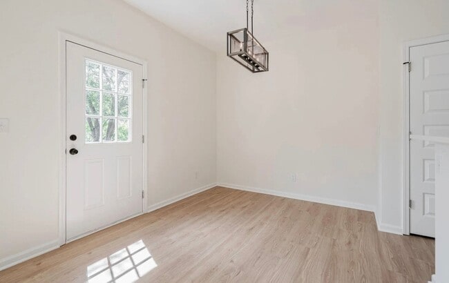 Photo - Newer 3 Bedroom, 2 Bath in Northeast Columbia- Available March 2026!