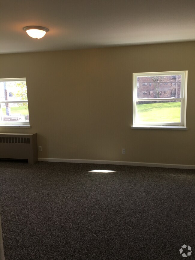 Building Photo - 1600 Military St Unit B14 Rental