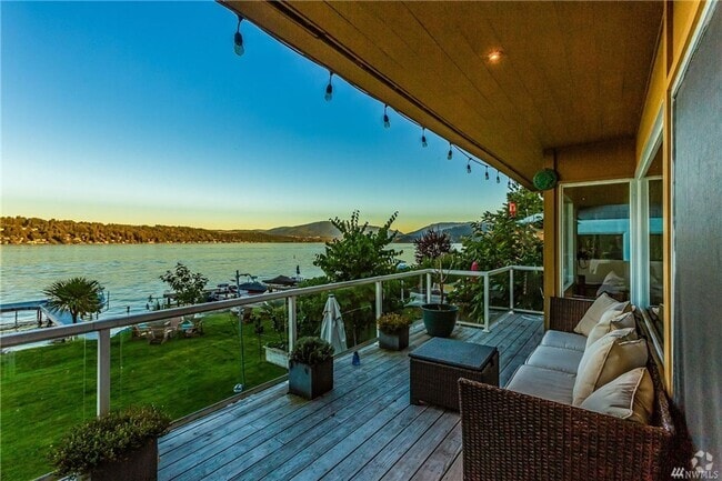 Building Photo - Stunning Lake Sammamish 50 Foot Waterfront... Rental