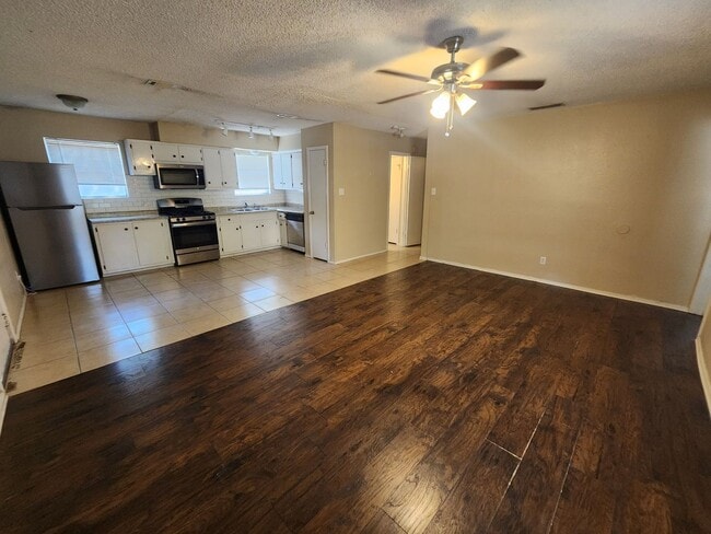 Photo - 610 Genard St