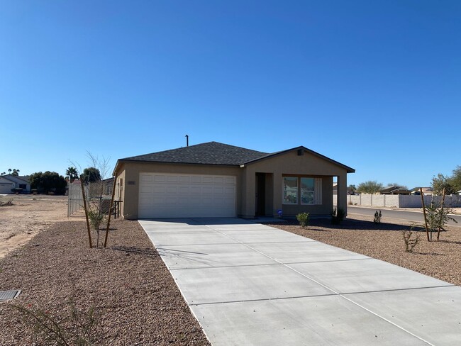 Newer Build 4 Bed/2 Bath In Arizona City - Newer Build 4 Bed/2 Bath In Arizona City Casa