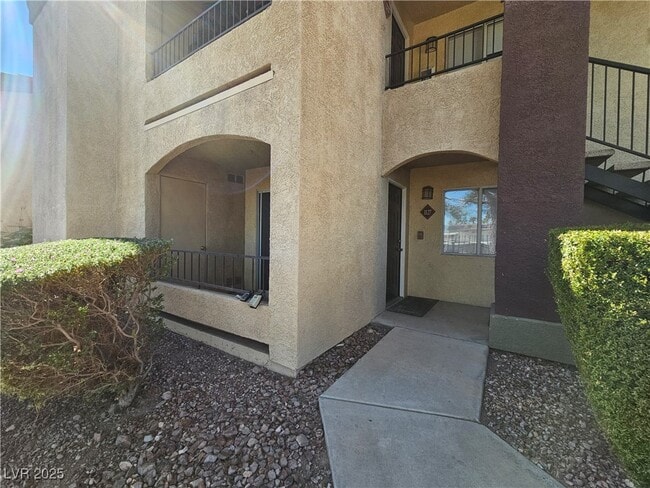 Building Photo - 7885 W Flamingo Rd Unit 1127