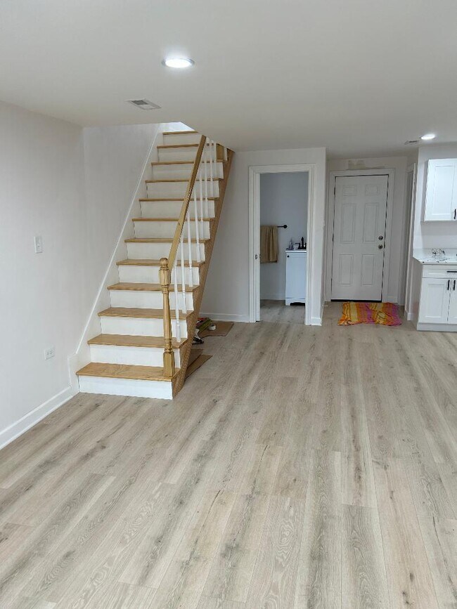 Photo - 1439 W 16th St