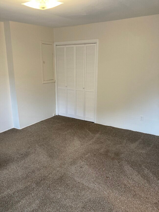 109 E Main St Unit 3