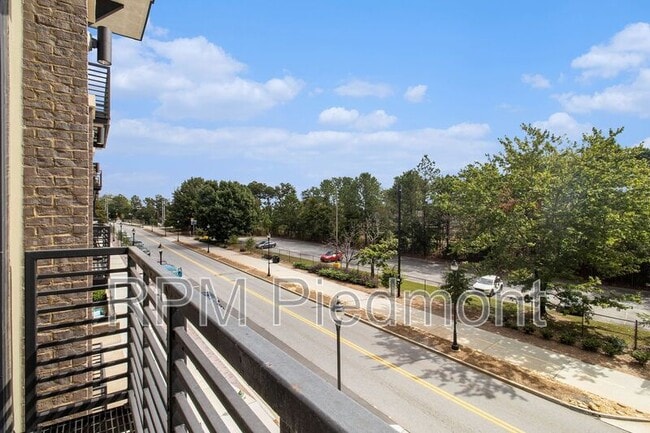 Photo - 5300 Peachtree Rd Unit #3306