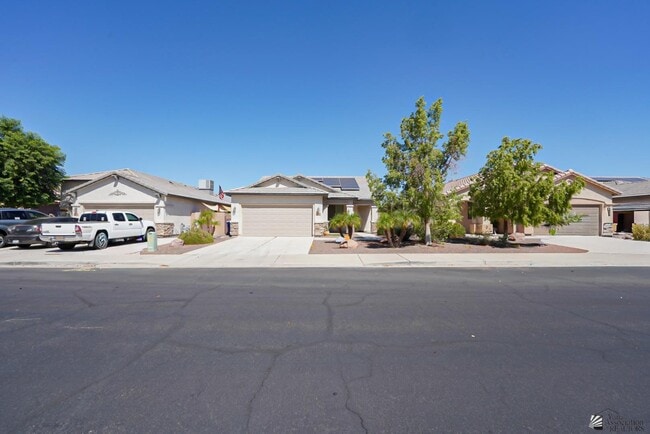 Building Photo - 6560 E 34th Ln
