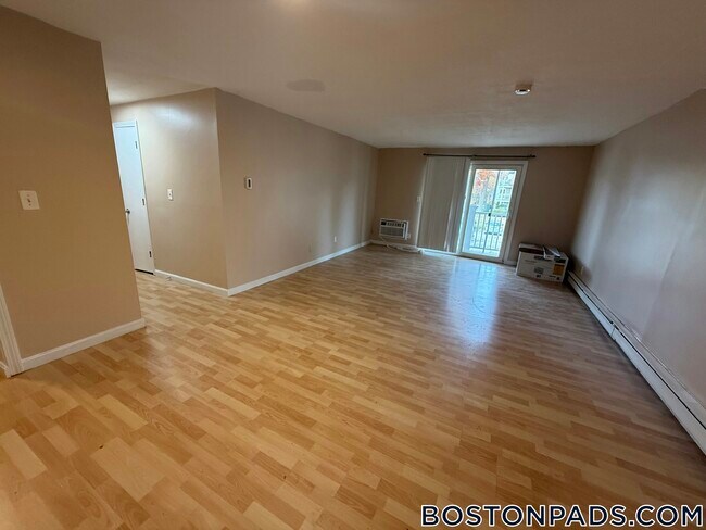 Photo - 180 Main St Unit 4