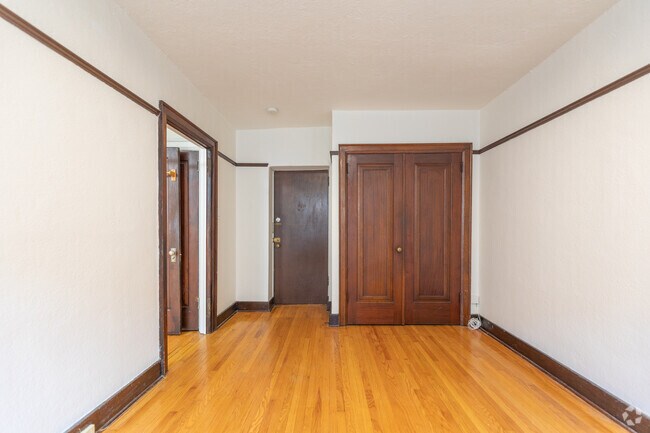 1BR, 1BA - Living Room - Dundonald Arms