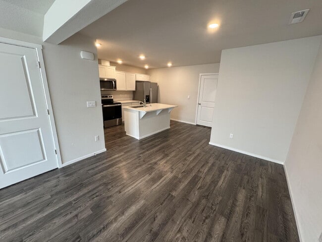 Photo - Newer Townhouse in Saddle Club Estates with 2-Car Garage – Nearby Winco, Fred Meyers & Schools