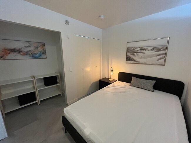 Photo - 233 Robson St