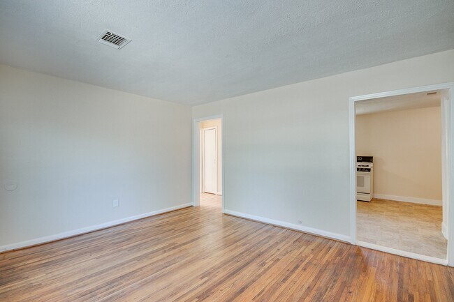 Photo - 3742 Dreyfus St