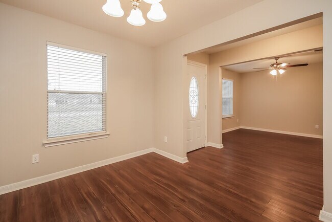 Photo - 5016 Asia Ln