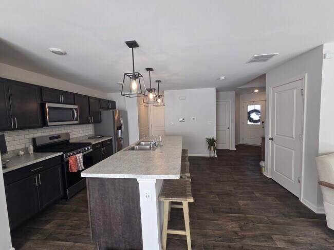 Photo - 719 Wellington Ln