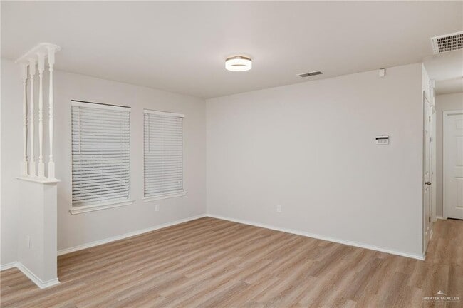 Photo - 15 Camelot Dr