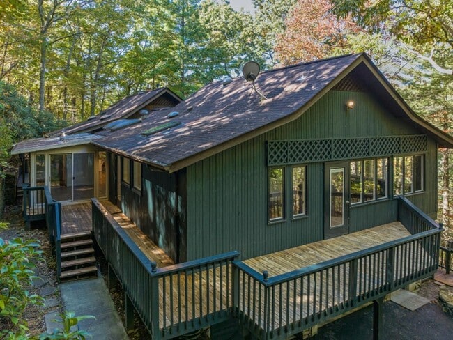 Building Photo - Central AVL - Large Custom Built Home with...