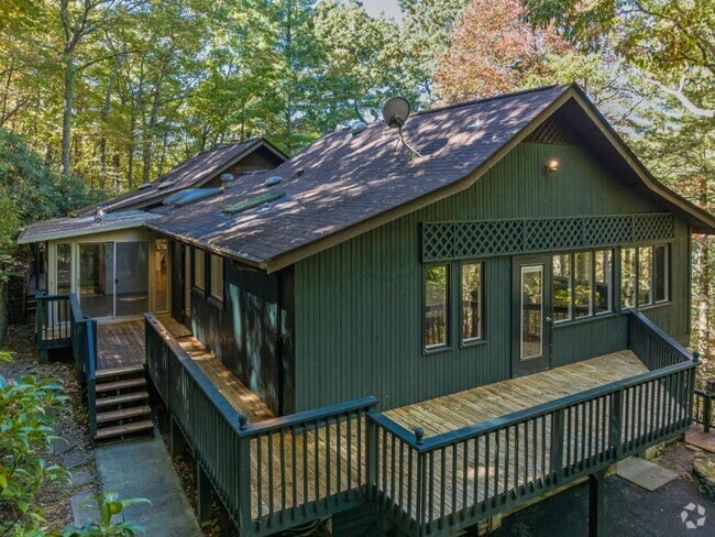 Building Photo - Central AVL - Large Custom Built Home with...