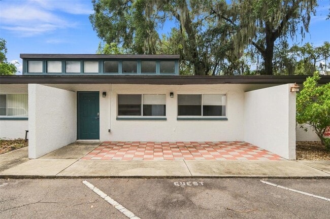 Building Photo - 747 SE 2nd Pl Unit 2