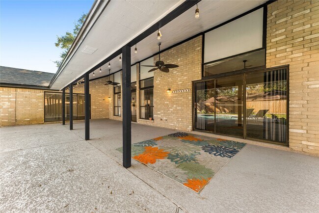 Photo - 303 Narcissus St