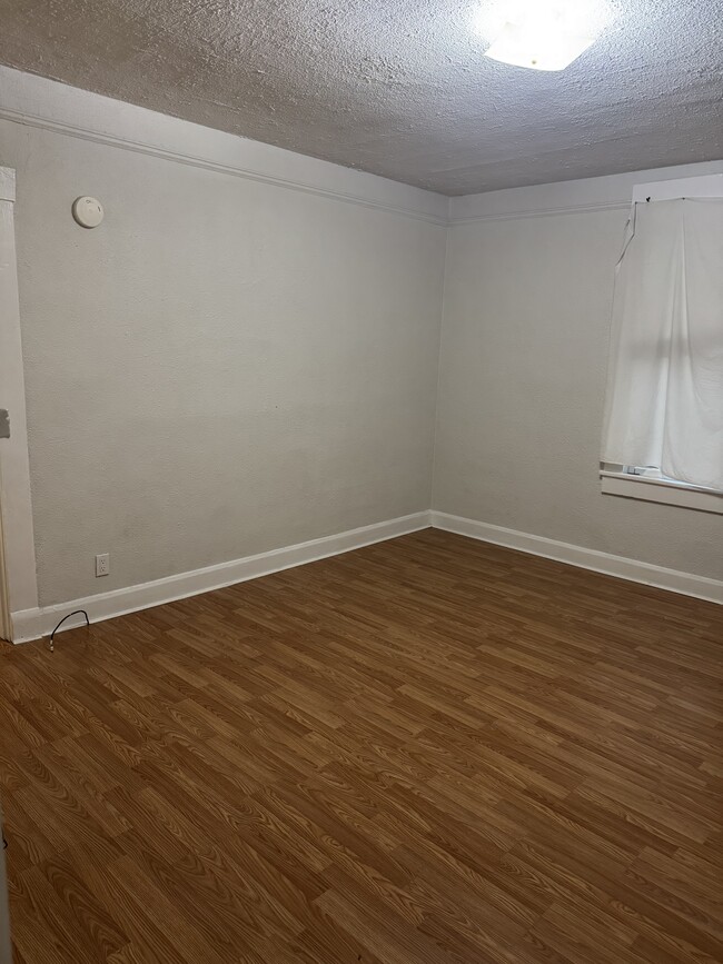 Building Photo - 220 Cedar St Unit 3