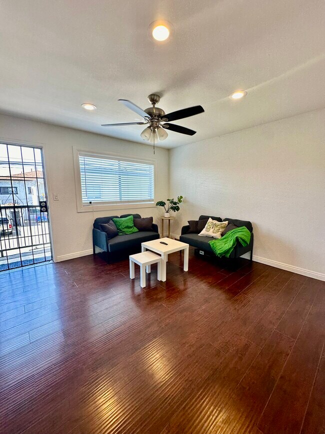 Sala de estar - 2226 Lewis Ave