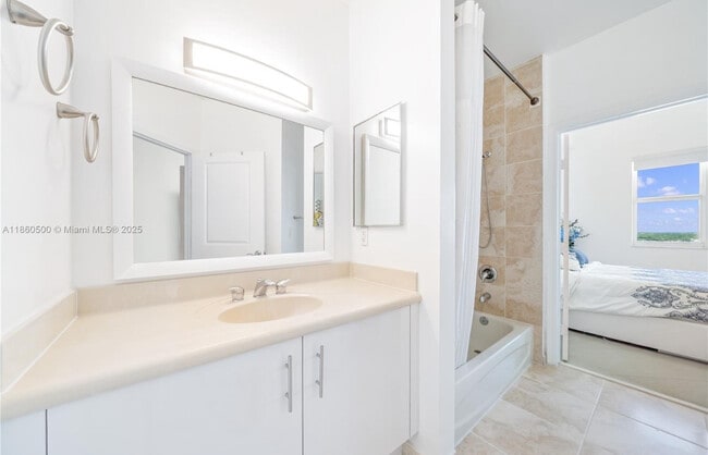 Photo - 7900 Harbor Island Dr Unidad ph 14