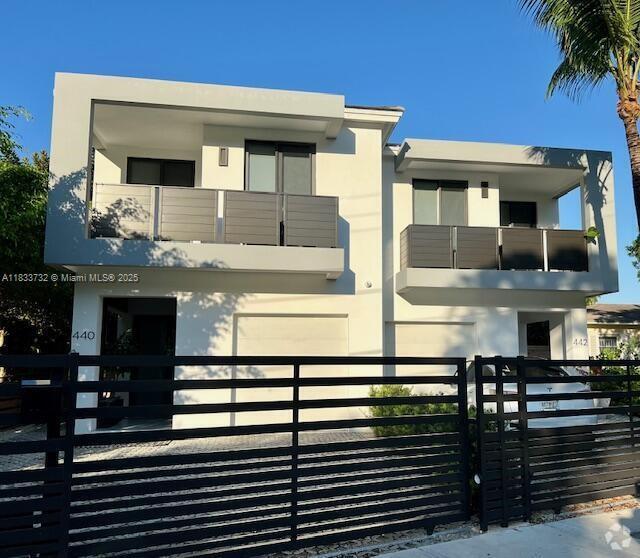 Building Photo - 440 SW 15th Rd Rental