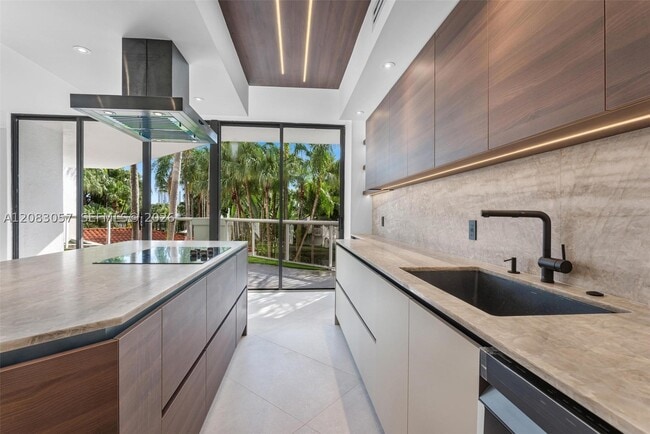 Building Photo - 3610 Yacht Club Dr Unit 213