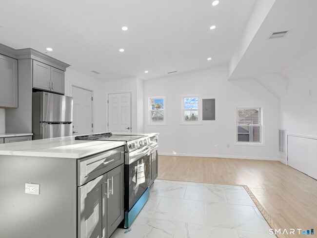 Photo - 27 5th St Unit 3