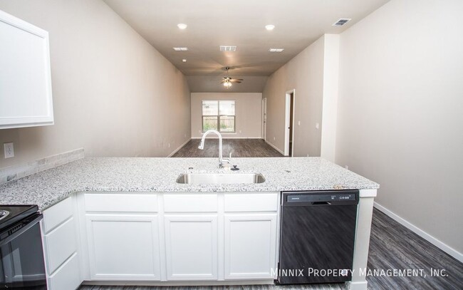 Photo - 2114 N Avenue L Townhome