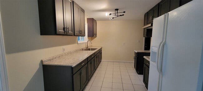 Photo - 2845 W 31st St