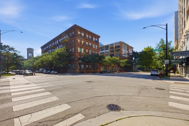 Building Photo - 1910 S Indiana Ave Unit 1910 S Indiana Ave #620