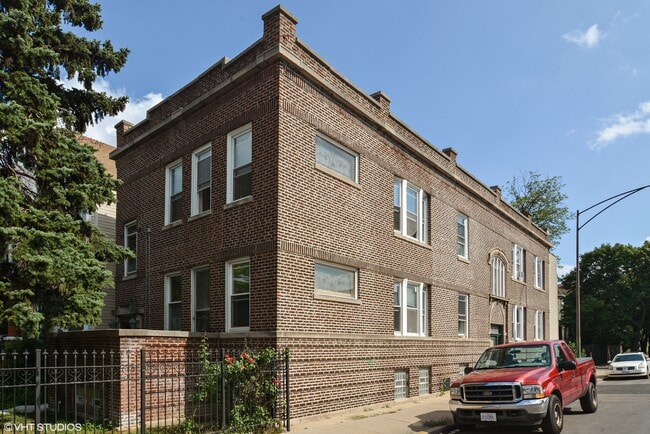 3557 W Wrightwood Ave Unit 1R