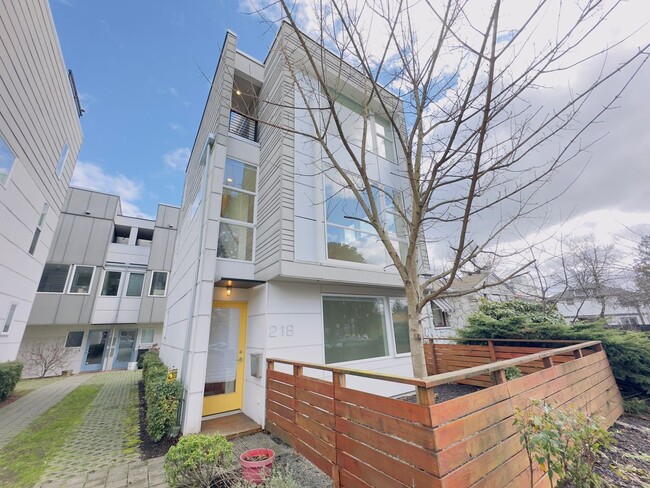 Building Photo - 3 Bedroom Central District Townhome w/ Garage, AC & Rooftop Deck